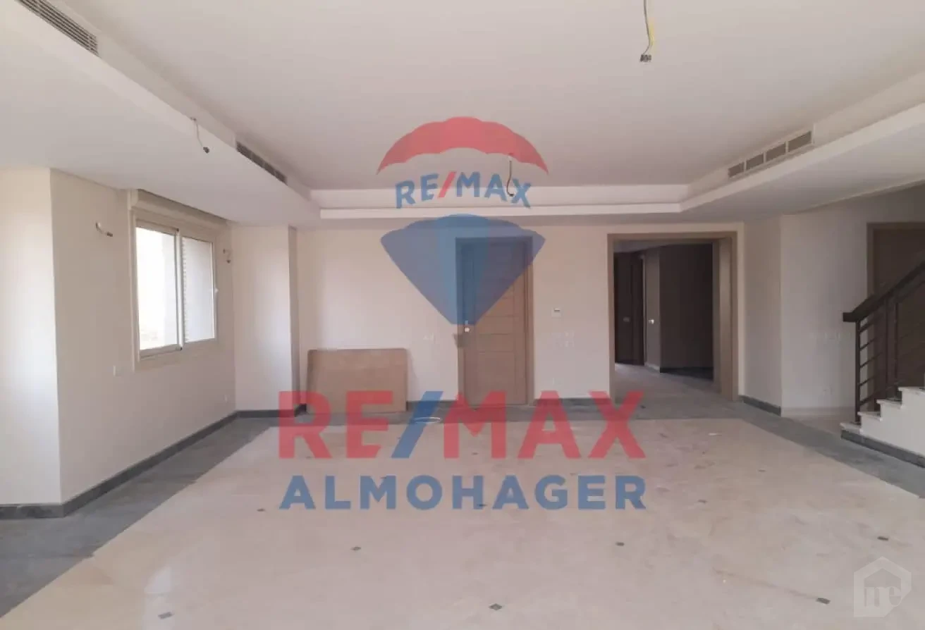 Sophisticated Upper Duplex with Open Pyramids View