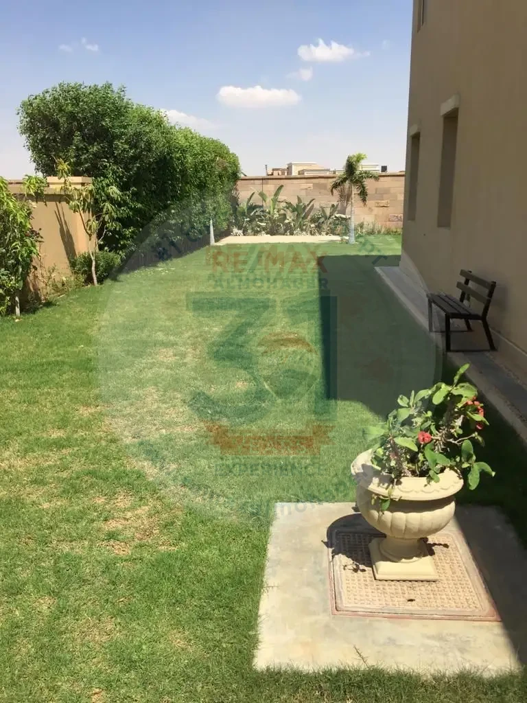 Villa with private garden for rent in Fifth Settlement