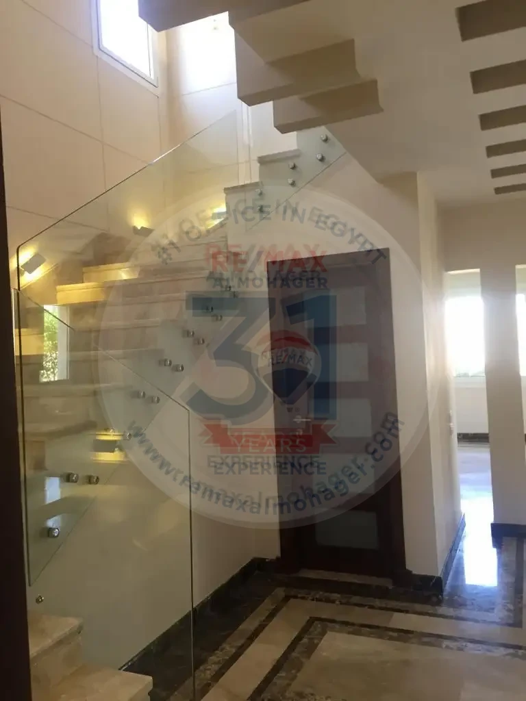 Villa with private garden for rent in New Cairo