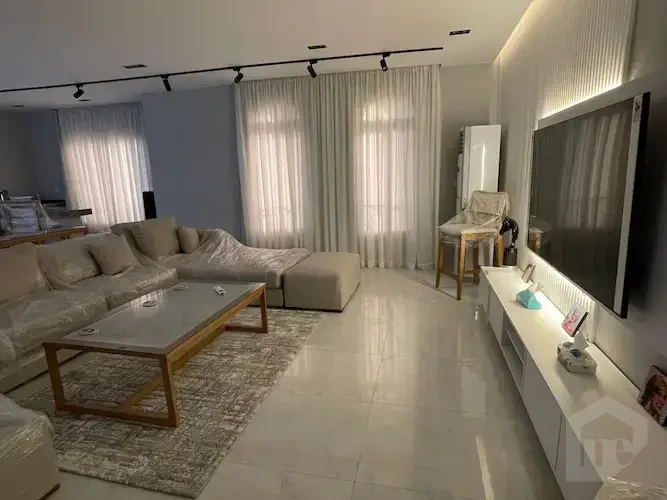 فيلا صغيرة للإيجار في مجمع لينا سبرينجز