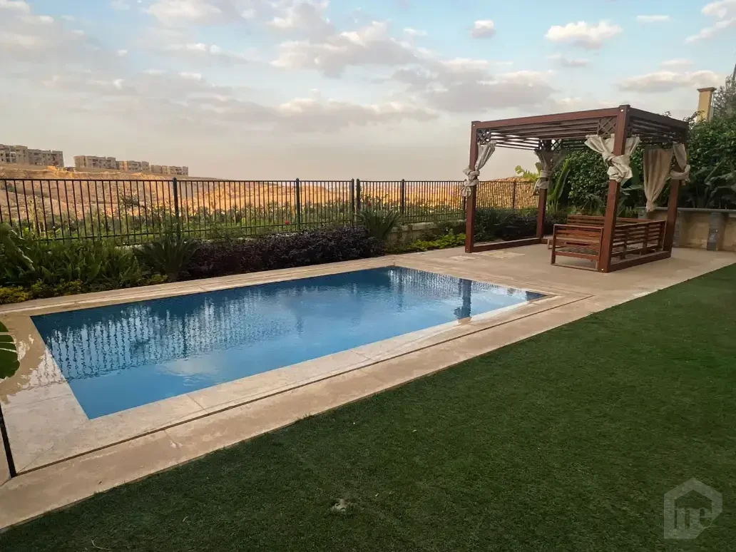 فيلا فاخرة للإيجار في سيليستا