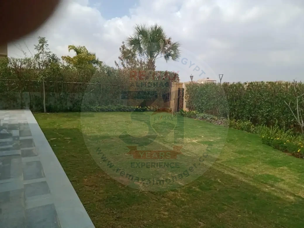 للايجار فى كمبوند ميفيدا  فيلا سوبر لوكس 600م