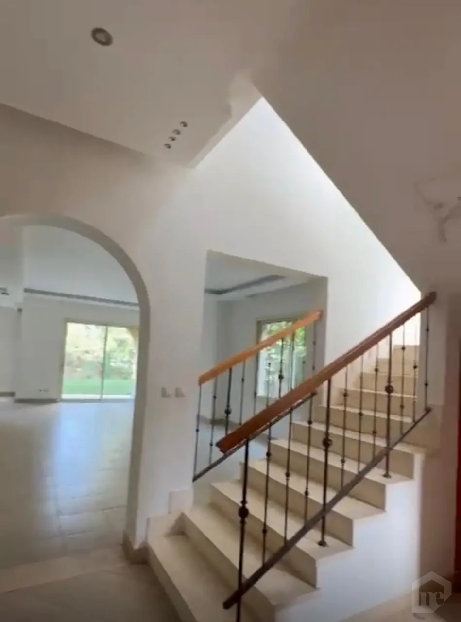 فيلا مستقله للايجار في ميفيدا