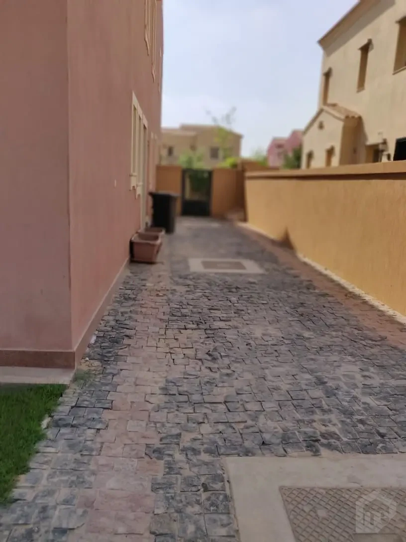 فيلا للإيجار في ميفيدا ناصية أمام الكلوب هاوس
