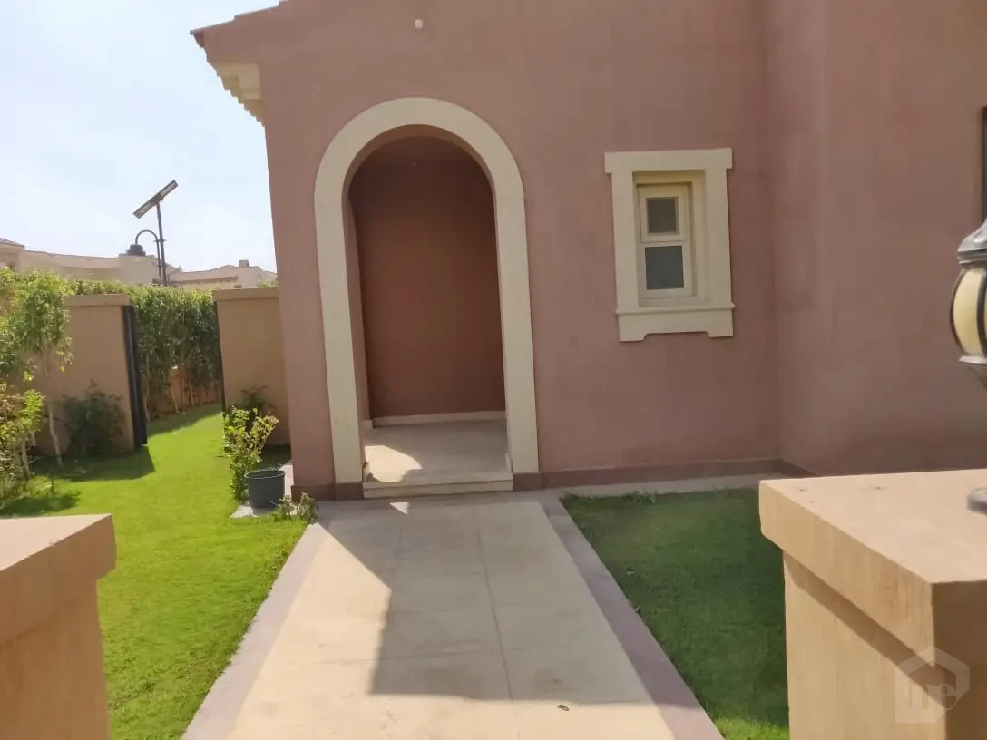 فيلا للإيجار في ميفيدا ناصية أمام الكلوب هاوس