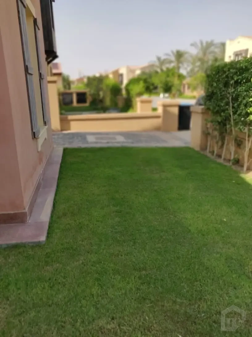 فيلا للإيجار في ميفيدا ناصية أمام الكلوب هاوس