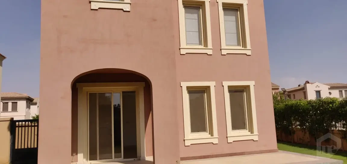 للإيجار فيلا راقية في ميفيدا بموقع أمامي على الكلوب هاوس