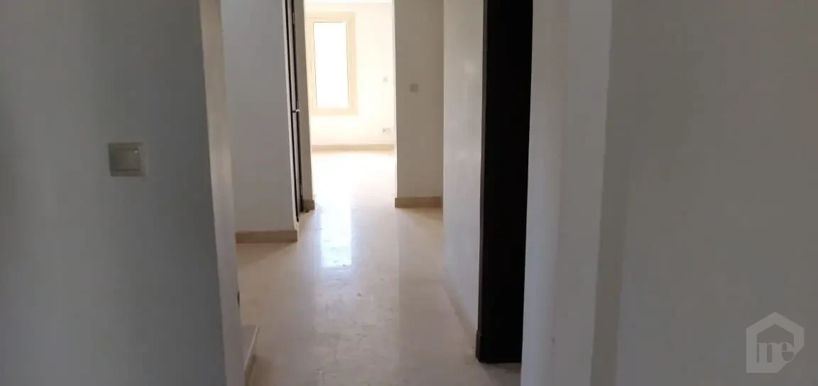للإيجار فيلا راقية في ميفيدا بموقع أمامي على الكلوب هاوس