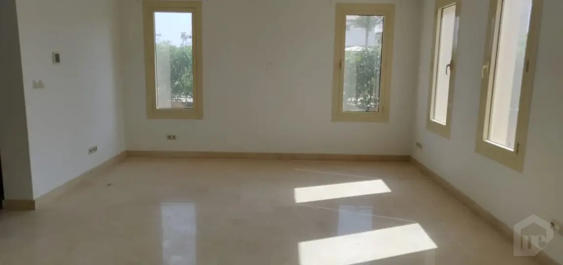 للإيجار فيلا راقية في ميفيدا بموقع أمامي على الكلوب هاوس