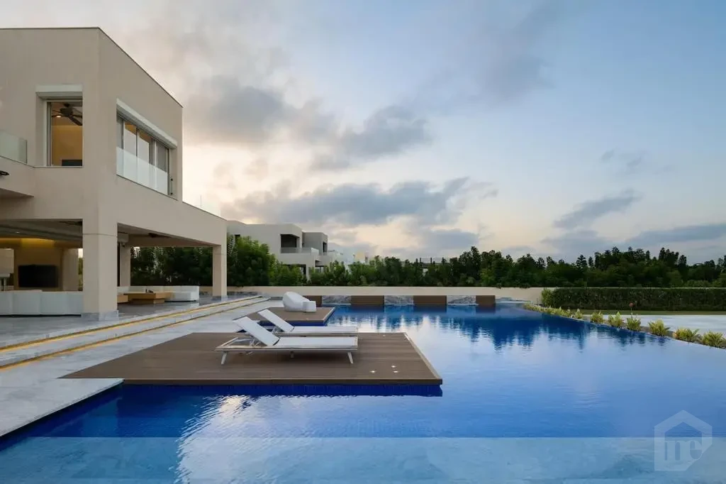 فيلا للبيع في هاسيندا باي – 6 غرف ماستر + حمام سباحة خاص