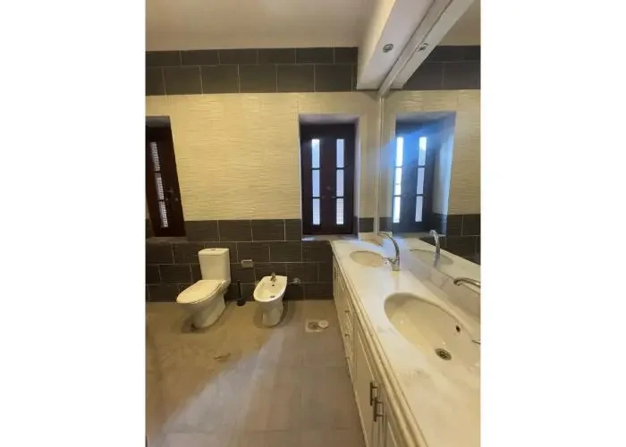 Villa 6 Bedrooms For Sale In Sarayat El Maadi