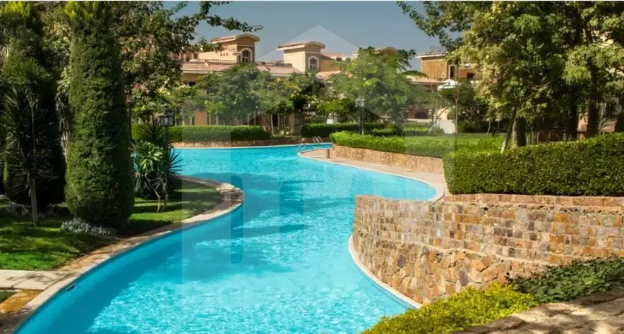 Villa for sale with garden in New Cairo