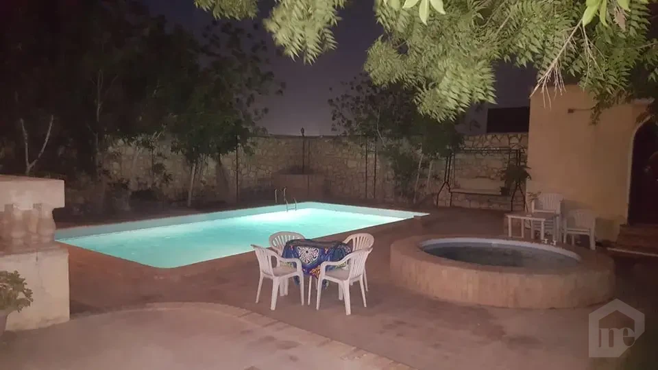 فيلا متشطبة بالكامل للبيع بالقرب من مسجد الريفيرا