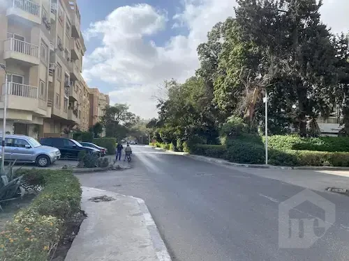 فيلا للبيع – موقع استراتيجي بالمعادي السرايات – ناصية بحرية