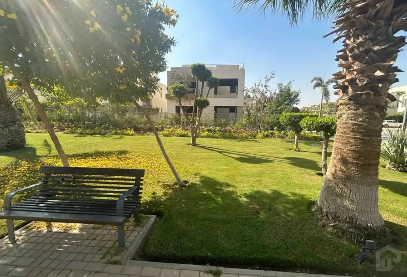 Real Opportunity: Corner Villa on the Lake at Special Prices