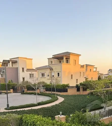 فيلا للبيع متشطبة بالكامل في ميفيدا