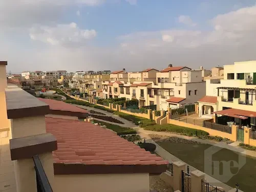 فيلا توين هاوس للإيجار بمفيدا – بالمطبخ والتكييفات