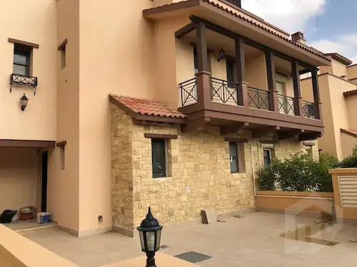 فيلا توين هاوس للإيجار بمفيدا – بالمطبخ والتكييفات