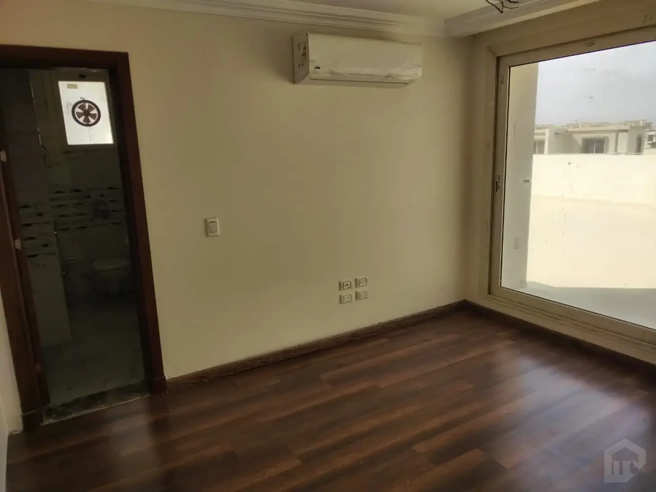 للإيجار فيلا جديدة بحديقة وحمام سباحة – كايرو فيستيفال