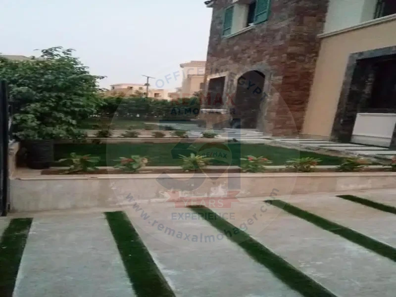 Villa for rent in compound Mivida