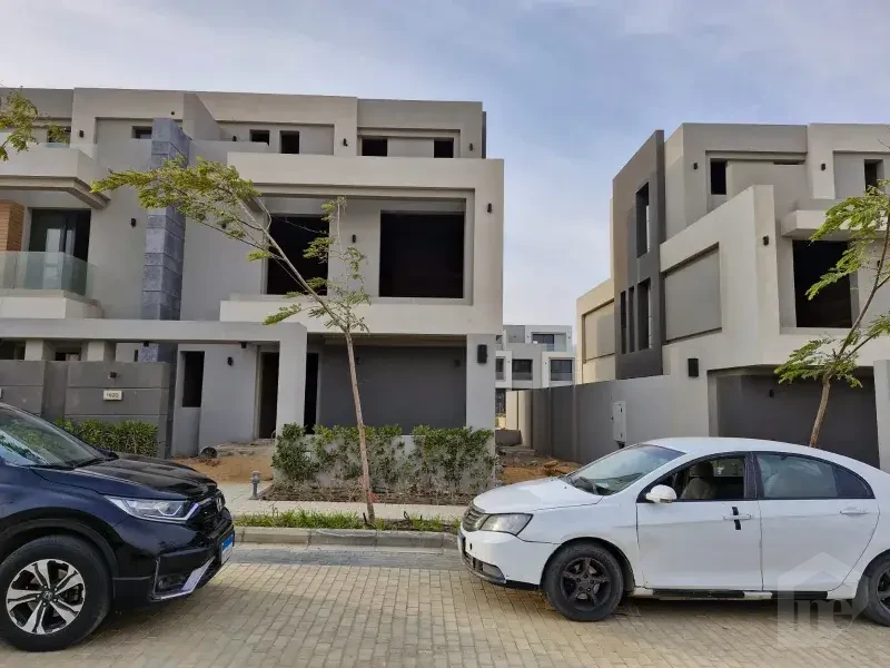 توين هاوس مودرن 280 متر للبيع في كمبوند لافيستا سيتي - العاصمة الإدارية الجديدة