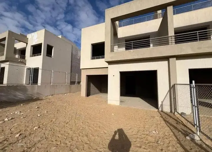 وحدة تاون هاوس كورنر مميزة للبيع – بالم هيلز