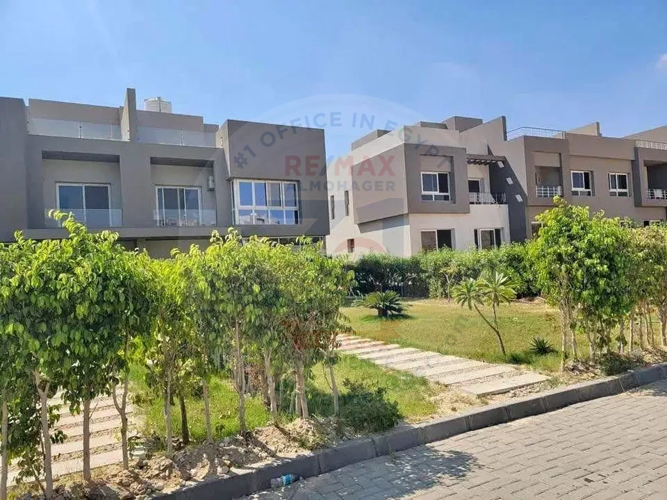TOWNHOUSE FOR SALE IN ETAPA, SHEIKH ZAYED COMPOUNDS