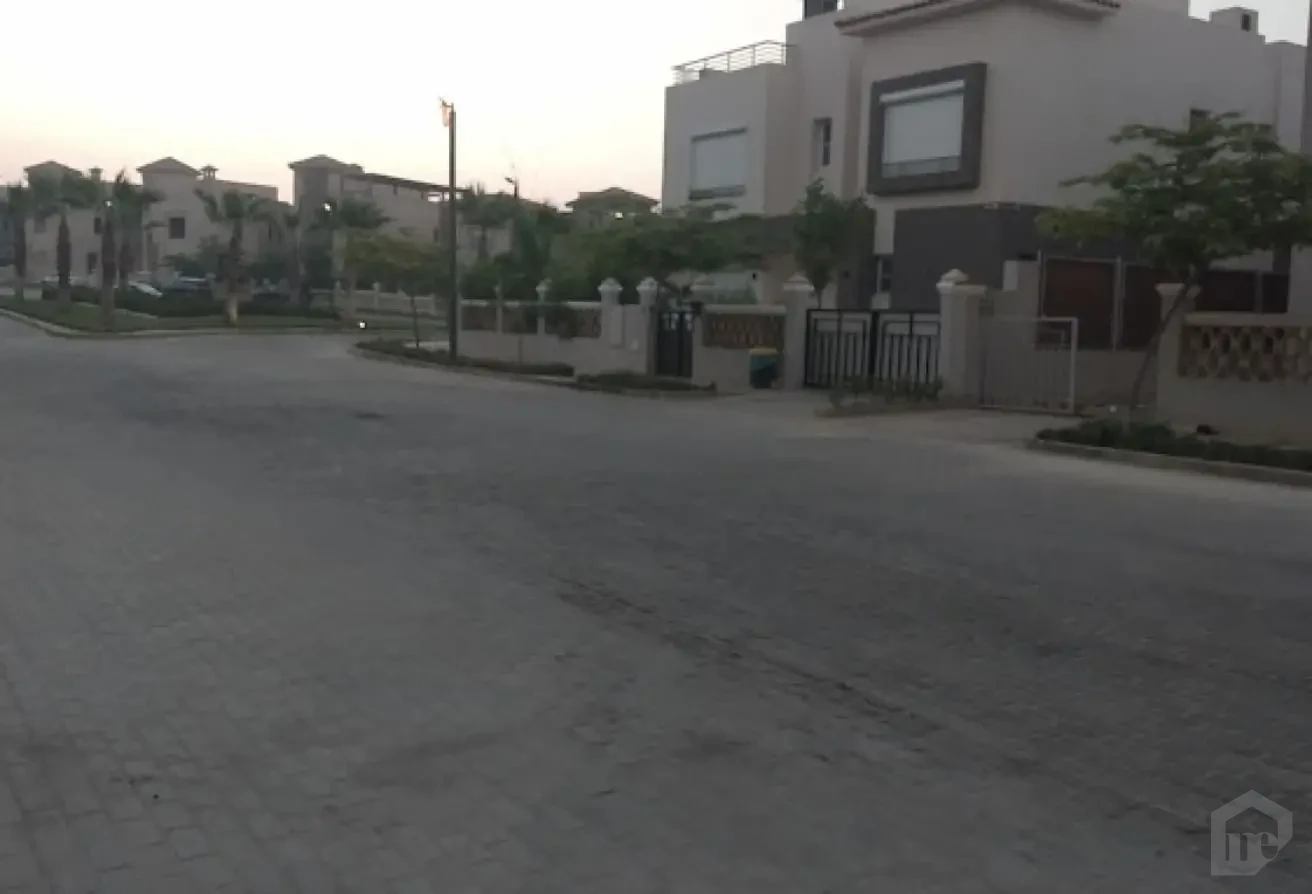 الممر الداخلي والسلم