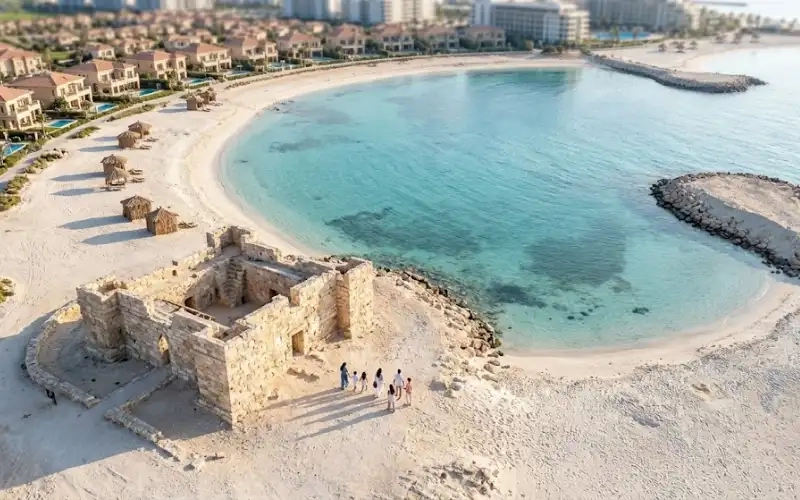 آثار حصن روماني على شاطئ علم الروم، يبرز عراقة الموقع الجغرافي للمشروع بمرسى مطروح.